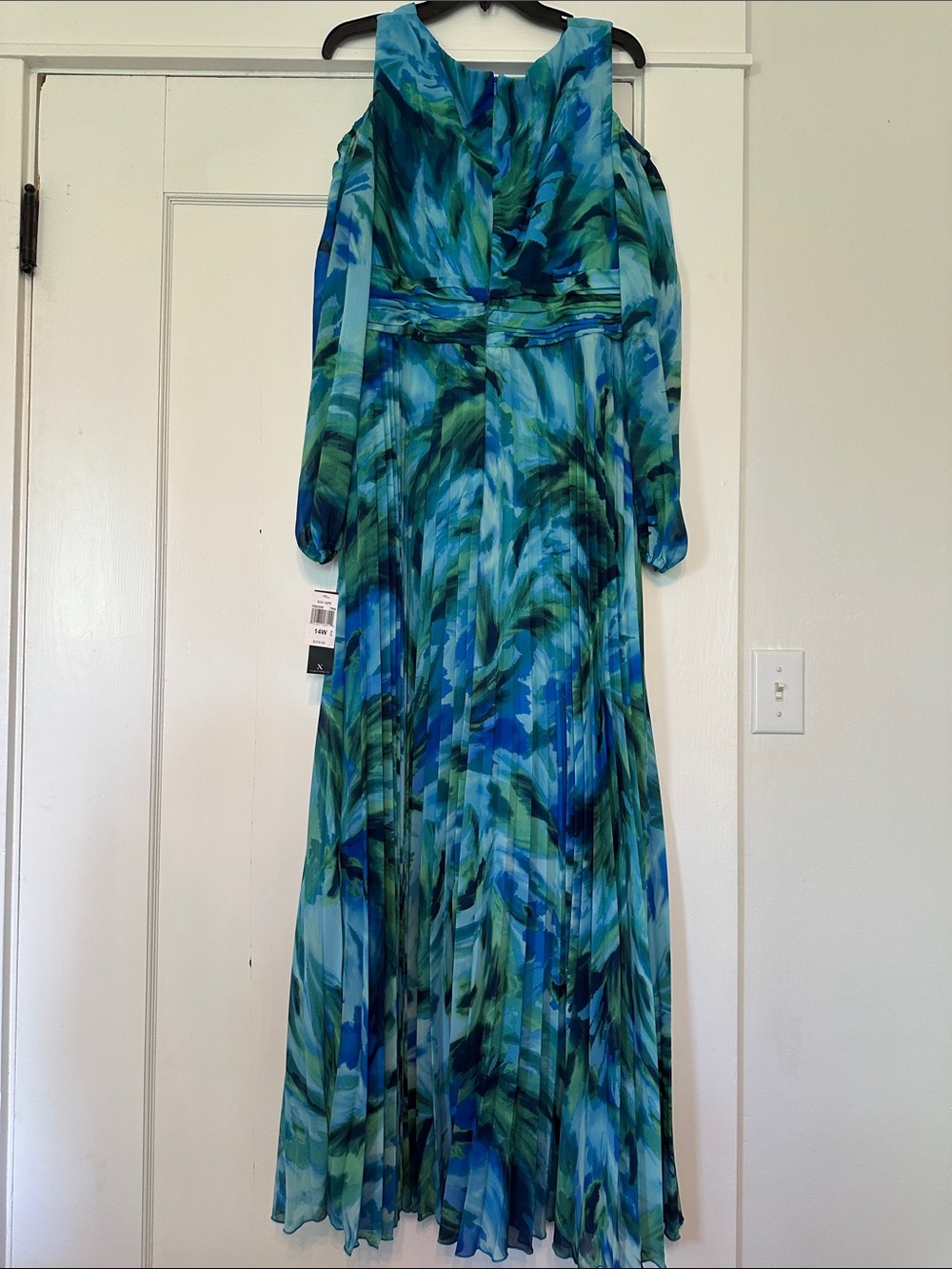 XSCAPE Maxi Dress in Blue-Green Print
Size:14W ~NEW! ✨Beautiful ✨ - Picture 5 of 9